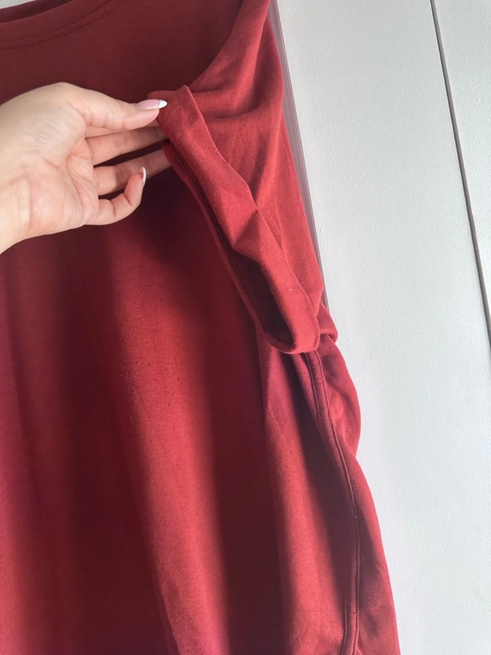 Cupio Relaxed Short-Sleeve Sweatshirt in Burgundy - Picture 6 of 7